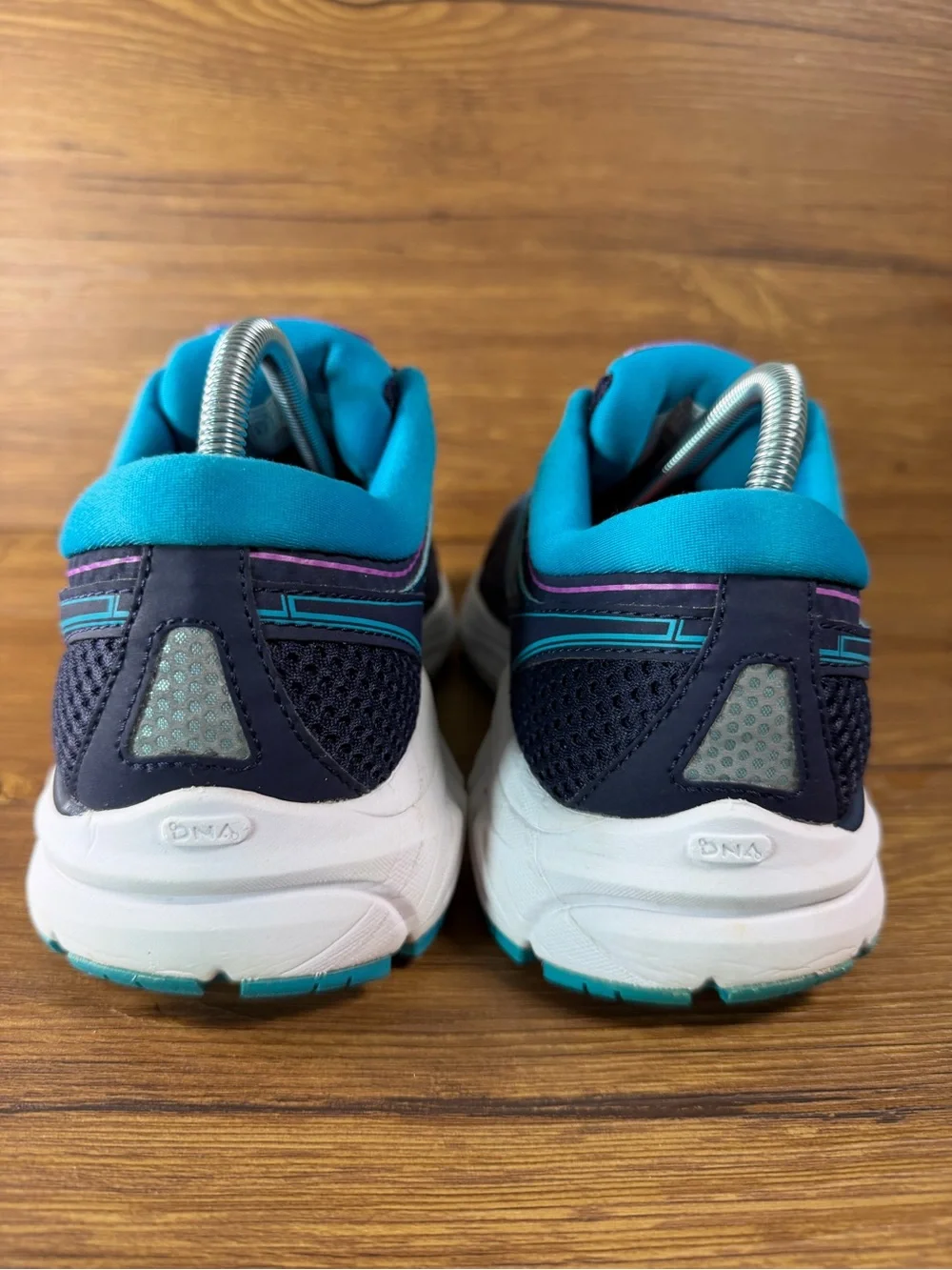 Brooks Addiction 13 Women’s Size 9.5 2E WIDE Walking Running Shoes Sneakers